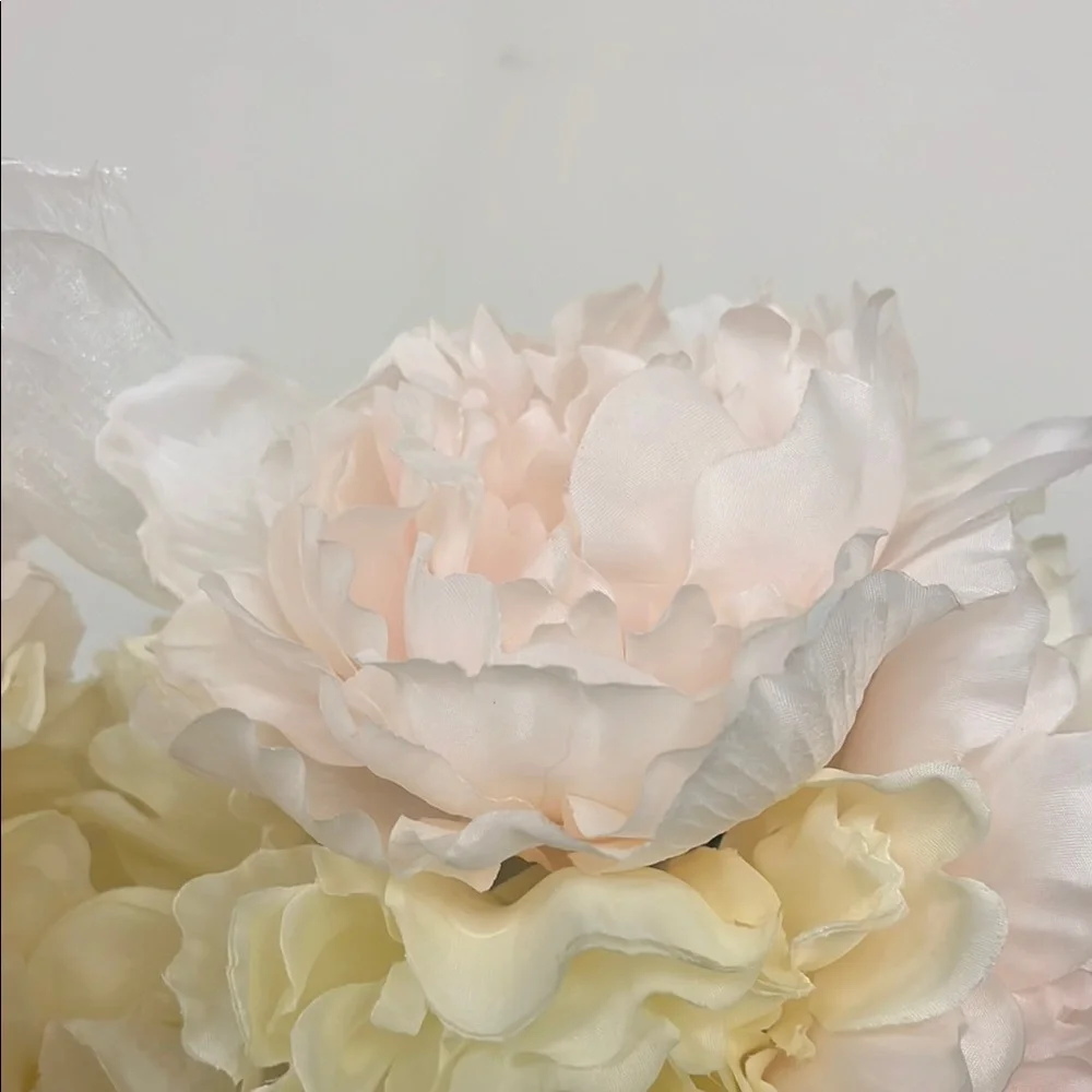 Elegant Cream and Pink Floral Arrangement